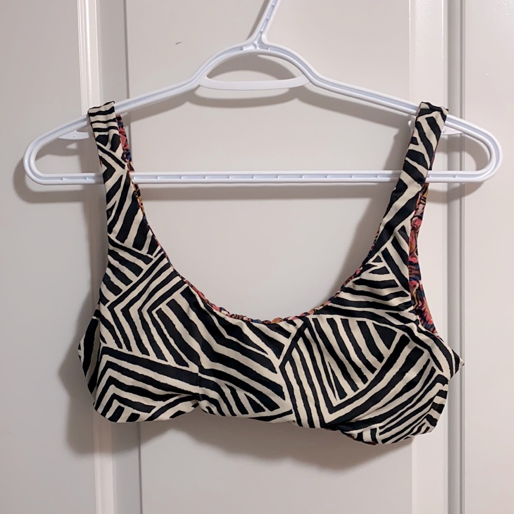 Billabong Aztec print reversible bikini top